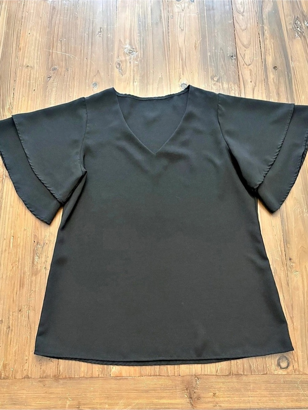 Luvamia Black Layered Tiered Flutter Sleeve V-Neck Blouse Size M
